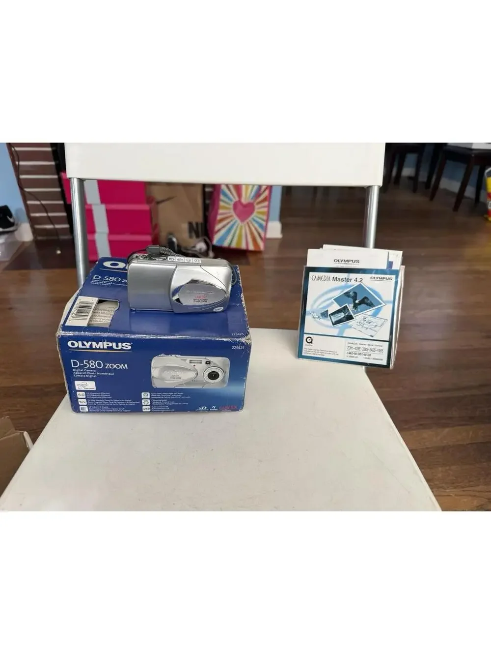 Olympus CAMEDIA D-580 Zoom 4.0MP Digital Camera - Silver With Box